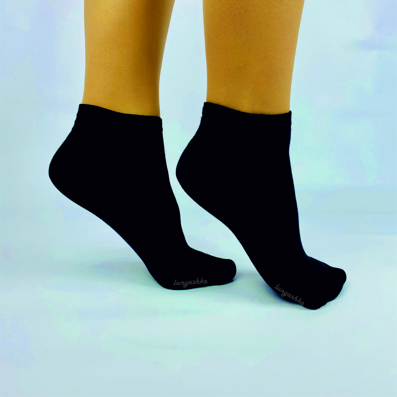 Чорні короткі жіночі шкарпетки