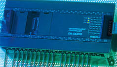 Програмовані логічні контролери Hitachi серії Micro-EHV+