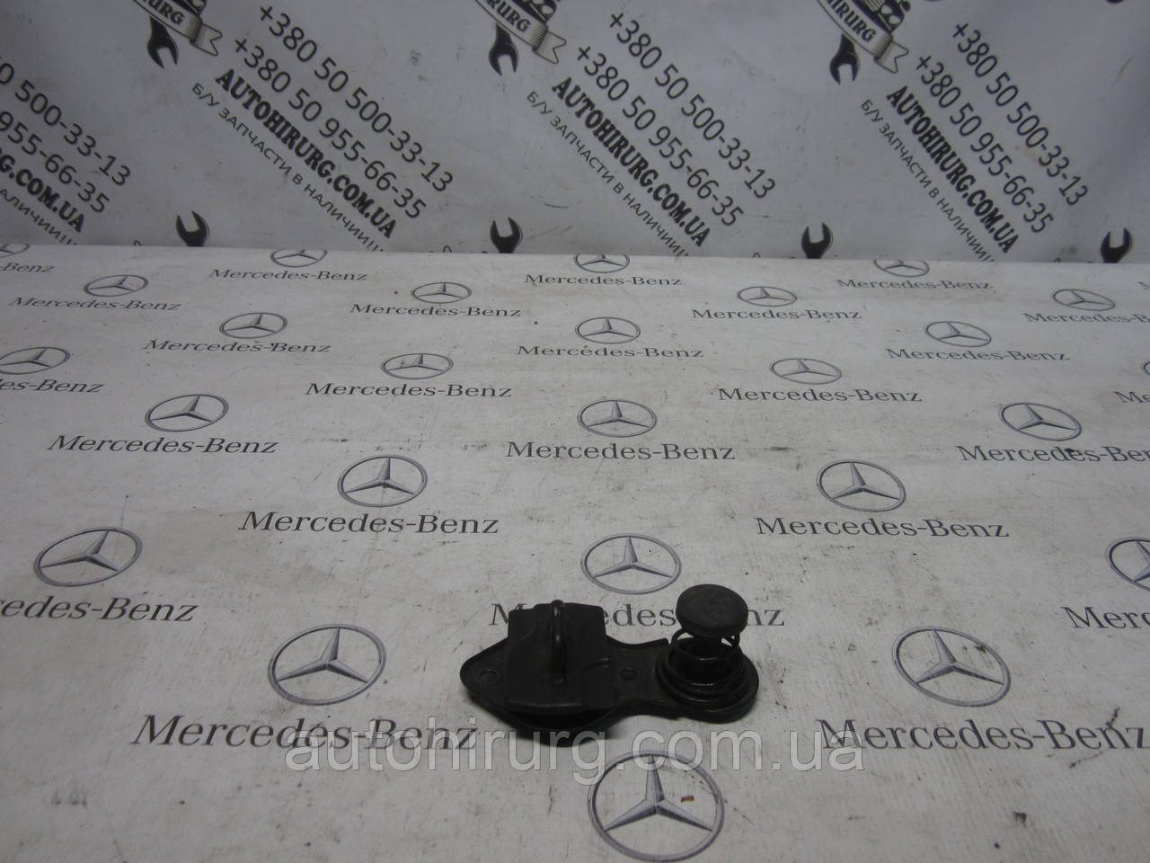 Кронштейн замка капота mercedes-benz w251 r-class (A2038800460)