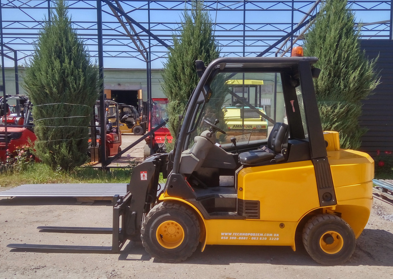 Телескопический вилочный погрузчик 2,5 тонны JCB б/у - фото 3 - id-p1109692825