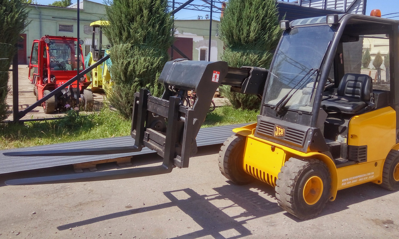 Телескопический вилочный погрузчик 2,5 тонны JCB б/у - фото 9 - id-p1109692825