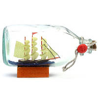 Сувенір у морському стилі Вітрильник у скляній пляшці