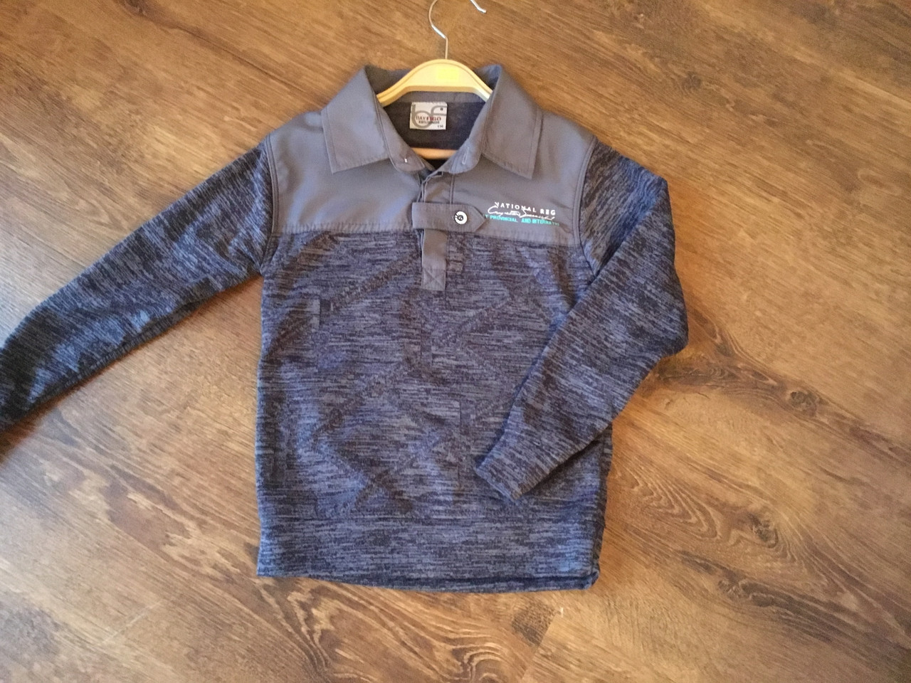 Темно-сіра кофта для хлопчика з коміром, фото 1