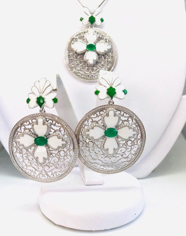 Набір прикрас сережки і кулон ажурного дизайну з емаллю та зеленим каменем Шахеризада, фото 1