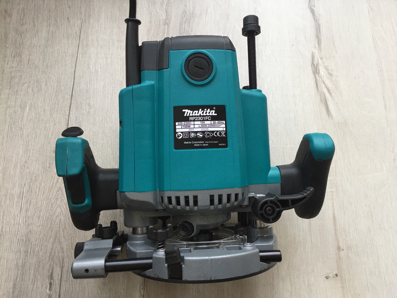 Фрезер, Фрезерная машина Makita/Макита RP2301FC | 2100 Вт - фото 4 - id-p1047789209