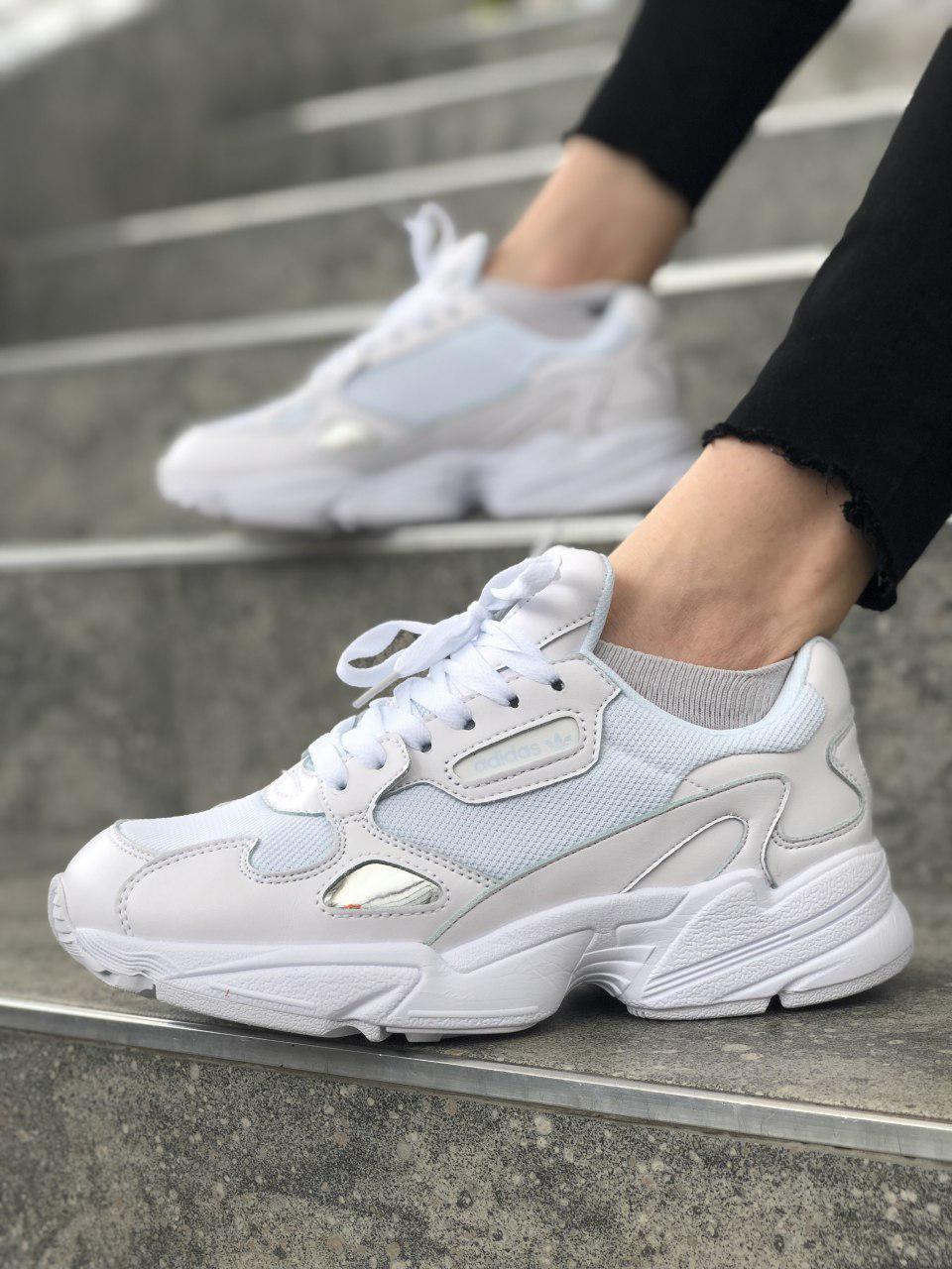 Адидас фалькон. Кроссовки adidas Falcon. Adidas Falcon w. Adidas Falcon White. Кроссовки Falcon adidas женские белые.