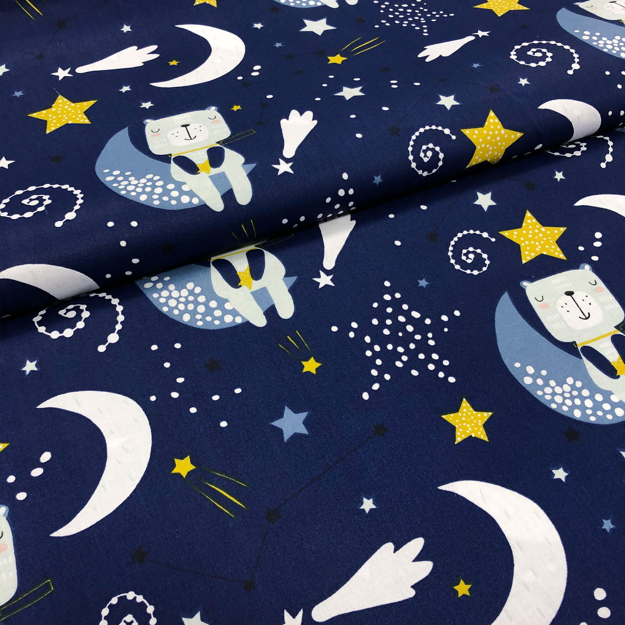 Польська бавовняна тканина "Ведмедики на зоряному небі на темно-синьому"
