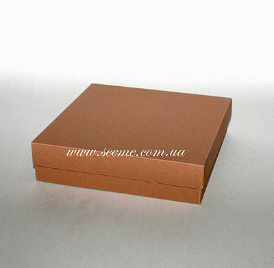 Коробка подарункова 200х200х50 мм.