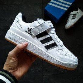 Чоловічі кросівки Adidas Forum білі з чорним. Фото в живу. топ