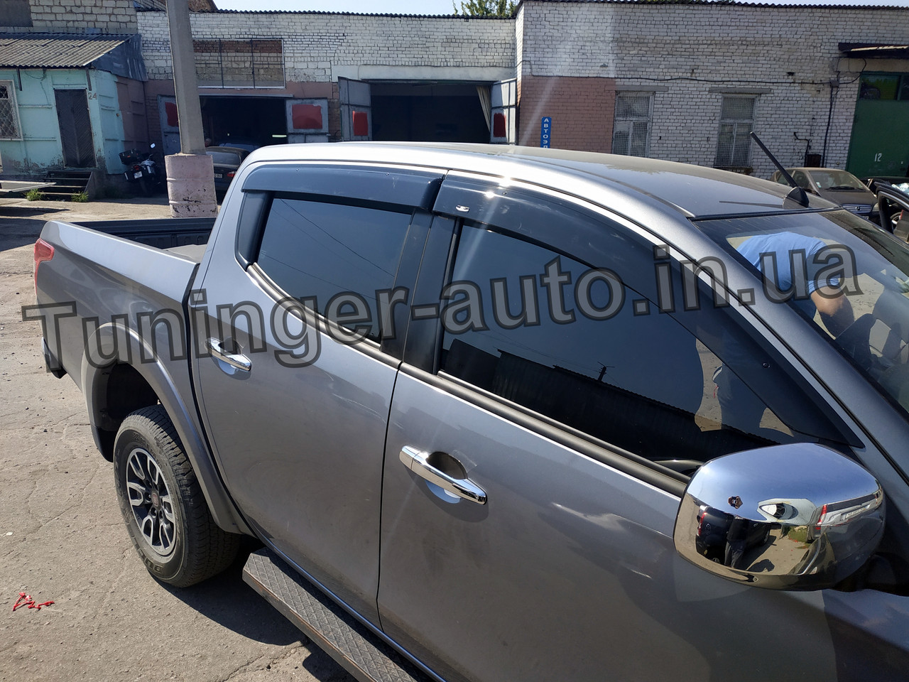 Дефлектори вікон, вітровики Mitsubishi L200 2015-2024 (Hic)