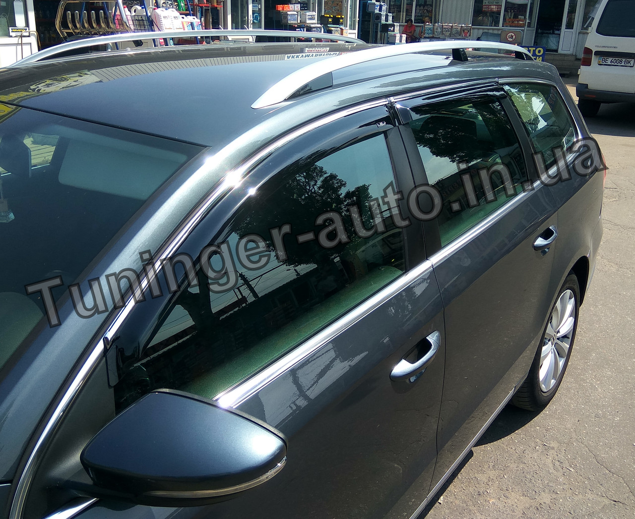 Дефлектори з хром молдингом (вітровики) Volkswagen Passat B8 Variant (універсал) 2015- (Hic)