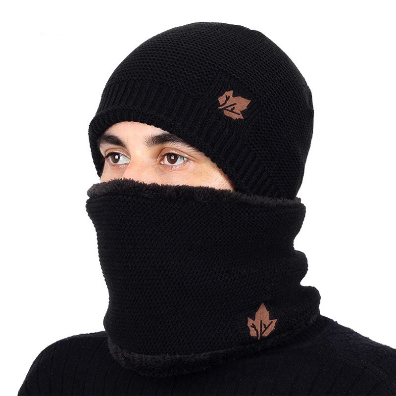 Стильный набор: мужская зимняя шапка черная с меховой подкладкой + теплый снуд бафф на меху - фото 1 - id-p1113277348