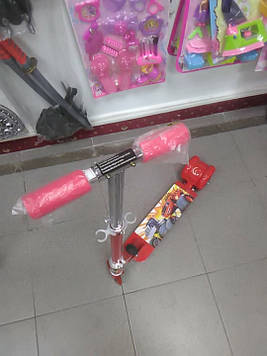 Самокат трехколесный железный с рисунком вспыш