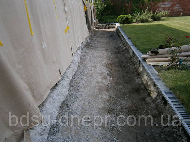 Демонтаж бетонного вимощення (два шари) Зняття бетонного вимощення