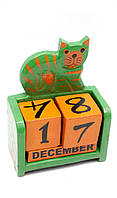 Календарь настольный "Кот" дерево зеленый (14х10х5 см)