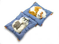 Кошка спящая на коврике (21х20х6см)