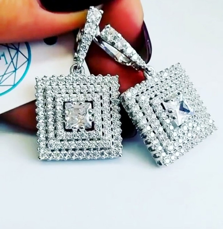 Квадратні сережки з розсипом цирконів срібло Жизель