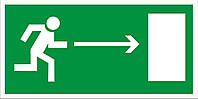 Знак табличка "Направление к эва­куационному выходу направо"
