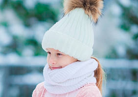 Дитячі в'язані шапки осінь-зима 