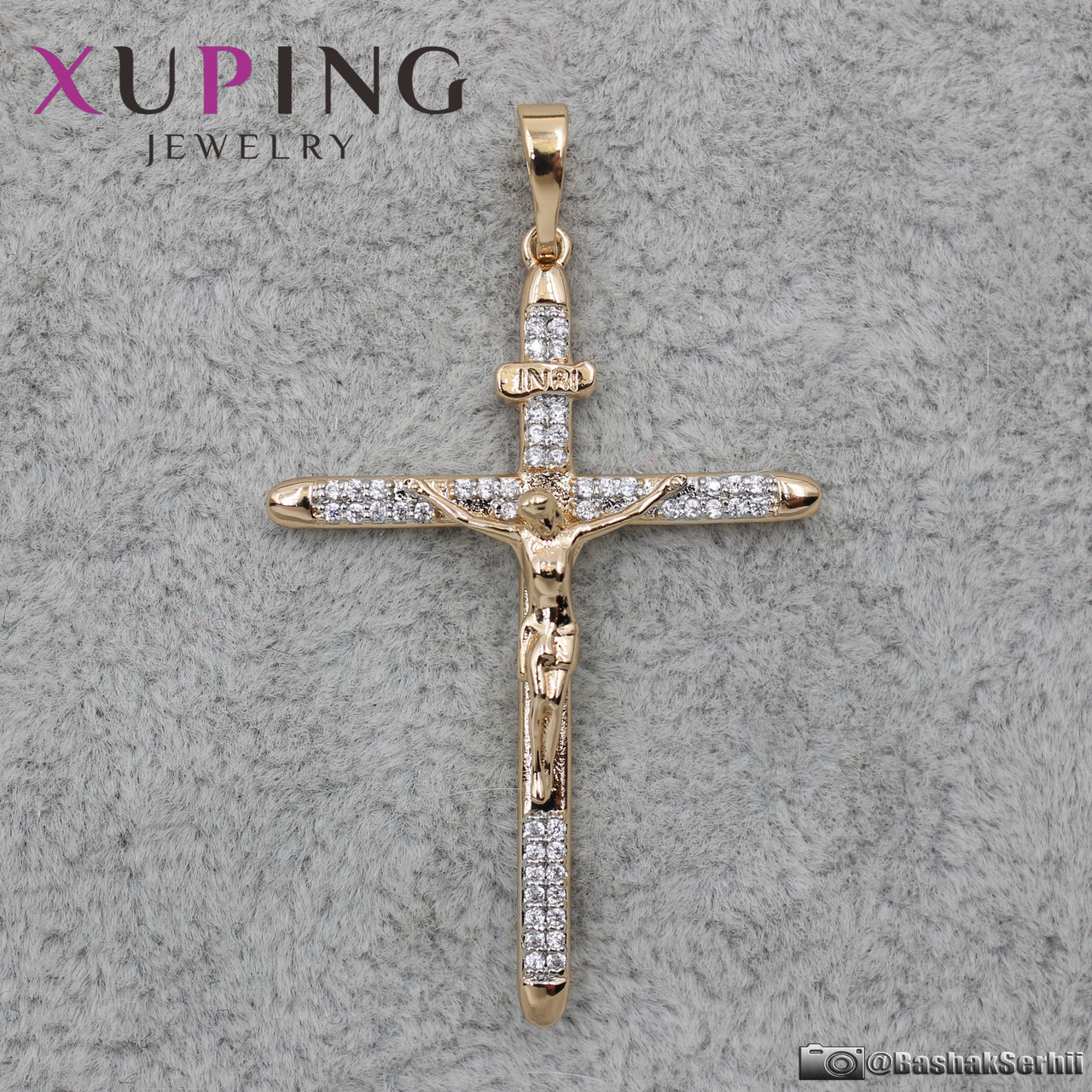Хрестик золотистого кольору фірми Xuping з розп'яттям із білими стразами медичний золото розмір 40х26 мм