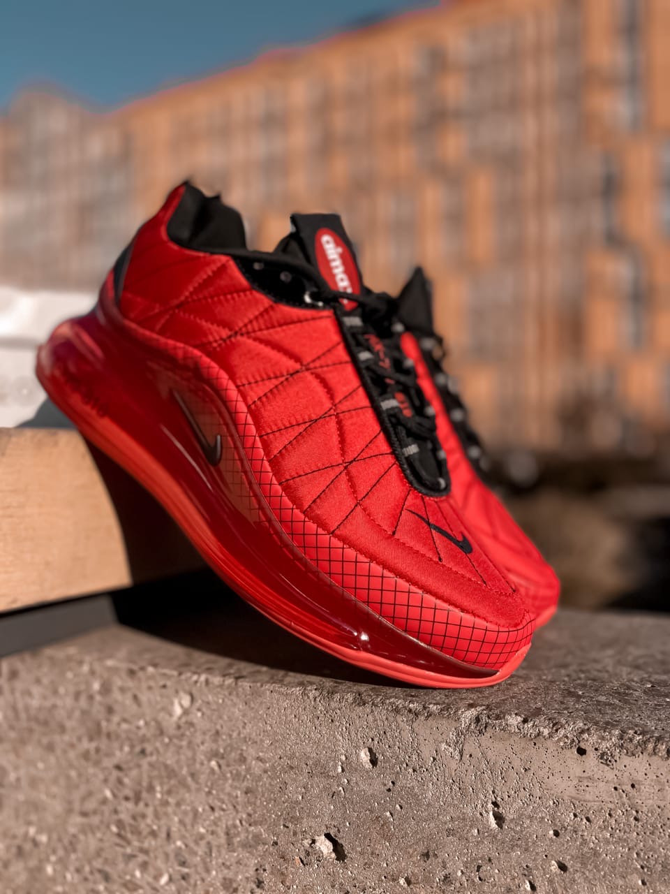 2169839557_w640_h640_216983955