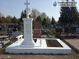 Памятник врачу из белого мрамора. Фото с кладбища г. Лубны, Полтавская обл. 2