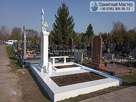 Памятник врачу из белого мрамора. Фото с кладбища г. Лубны, Полтавская обл. 3