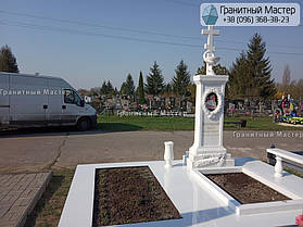 Памятник врачу из белого мрамора. Фото с кладбища г. Лубны, Полтавская обл. 4