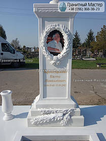 Памятник врачу из белого мрамора. Фото с кладбища г. Лубны, Полтавская обл. 6