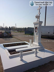 Памятник врачу из белого мрамора. Фото с кладбища г. Лубны, Полтавская обл. 7