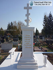 Памятник врачу из белого мрамора. Фото с кладбища г. Лубны, Полтавская обл. 8