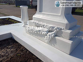 Памятник врачу из белого мрамора. Фото с кладбища г. Лубны, Полтавская обл. 10