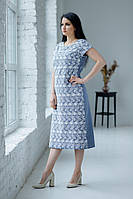 Легка літня голуба джинсова сукня оздоблена білою квітковою вишивкою спереду №3004