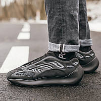 Стильні чоловічі кросівки Adidas Yeezy Boost 700 V3 "All Black"