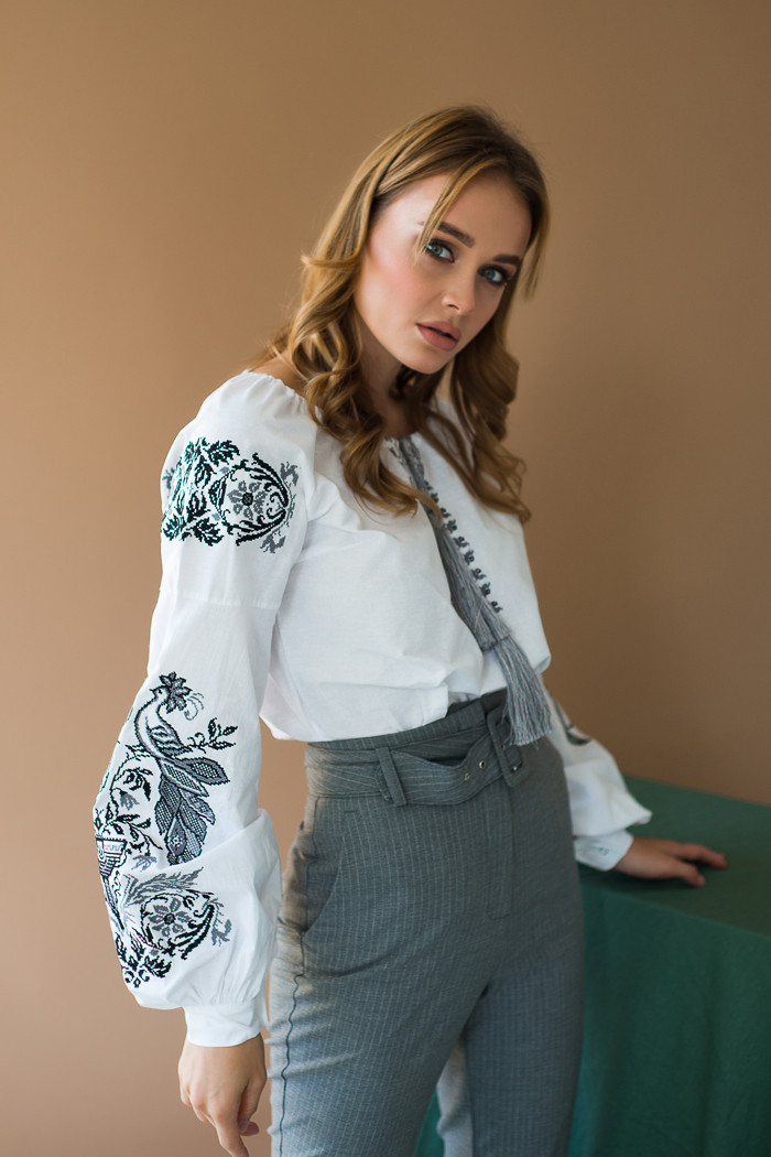 Блуза жіноча MEREZHKA з чорно сірою вишивкою Жарптиця розмір XL