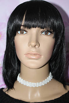 Чудовий білий чокер з камінням