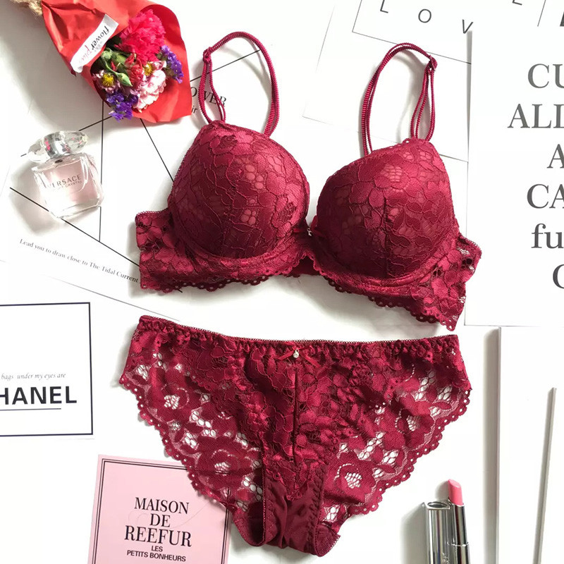 Комплект спідньої жіночої білизни з чудовим пушапом бордо