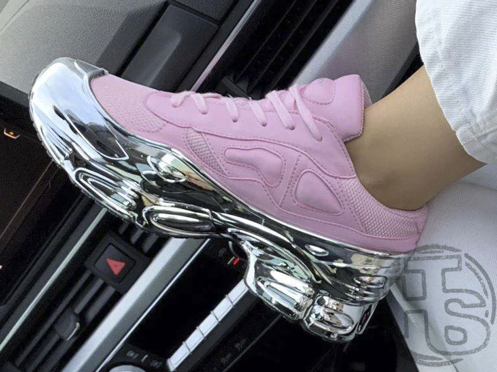 Ozweego pink cheap silver