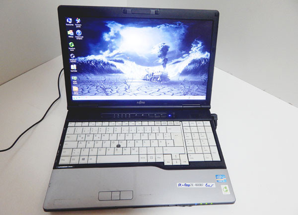 Ноутбук Fujitsu Lifebook E782 (Intel i5-3310M 2400МГц / 8092МБ / 120 ГБ SSD / Intel GMA HD 4000 / 2 батареї