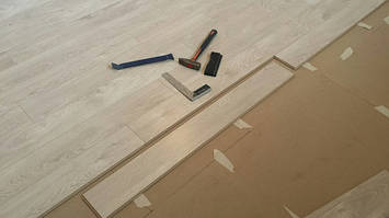 МОНТАЖ ЛАМІНАТУ ( ДУБ МАСАЛА )