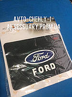 Антискользящий коврик на торпеду автомобиля Ford .