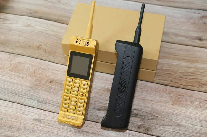 https://images.prom.ua/2182475858_w700_h500_retro-mobilnyj-telefon.jpg