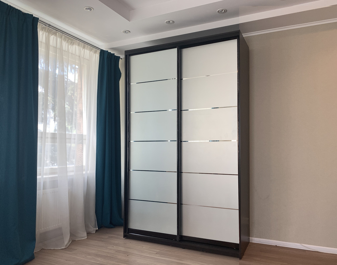 Шкаф купе 5 дней Акция -500 грн. Размер 1500*600*2400мм Профиль венге ...