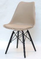Стул Milan-B-BK бежевый 06 пластиковый с мягким сиденьем на черных деревянных ножках, скандинавский стиль