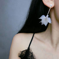 Жіночі сережки гвоздики "Квіточки" білі