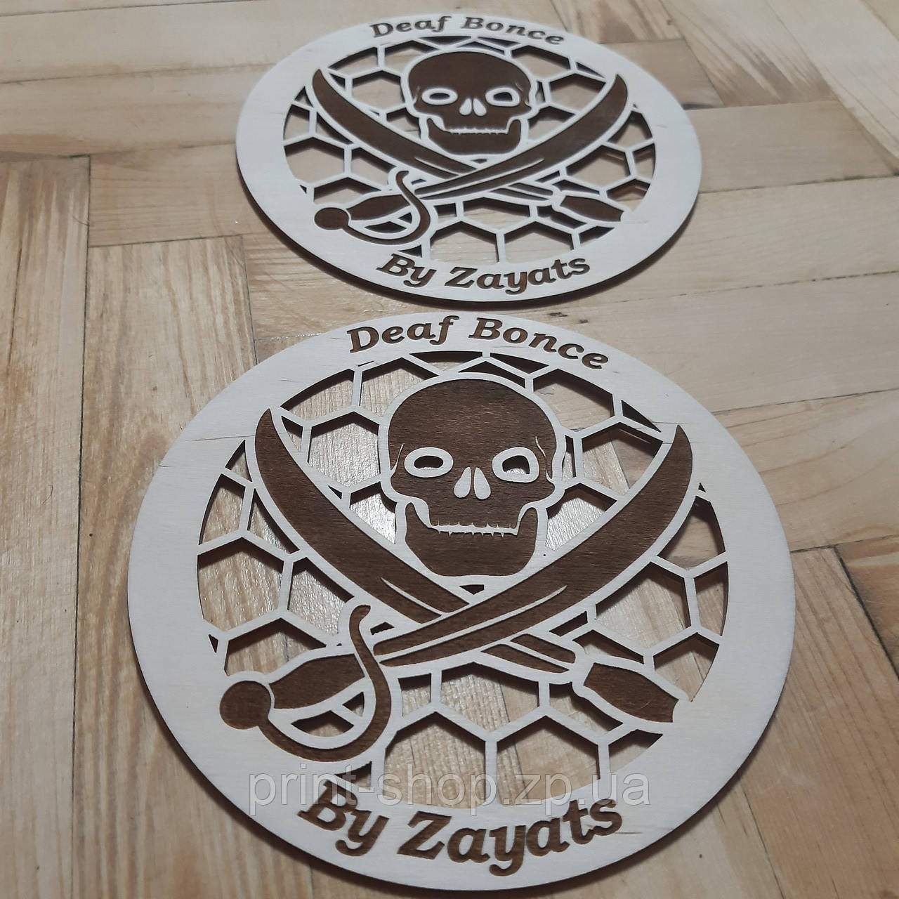 Решітка на грилі динаміки., фото 1