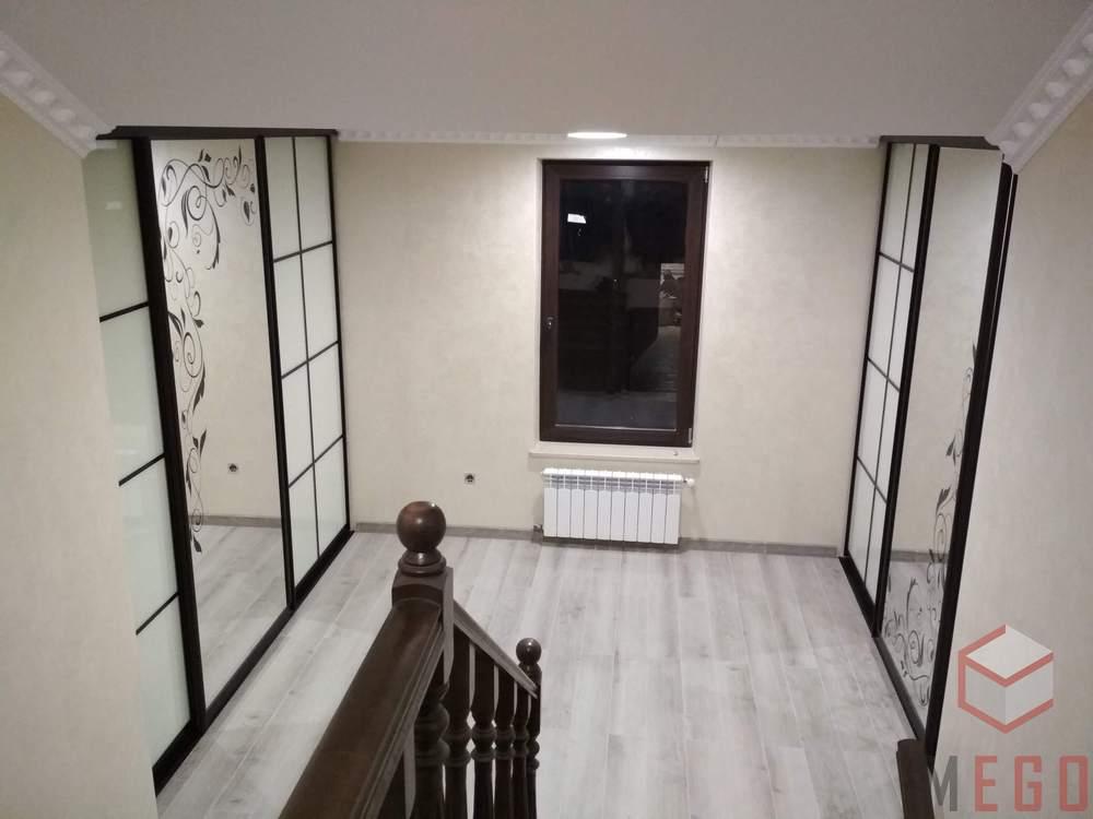Меблі в гардеробні кімнати на замовлення