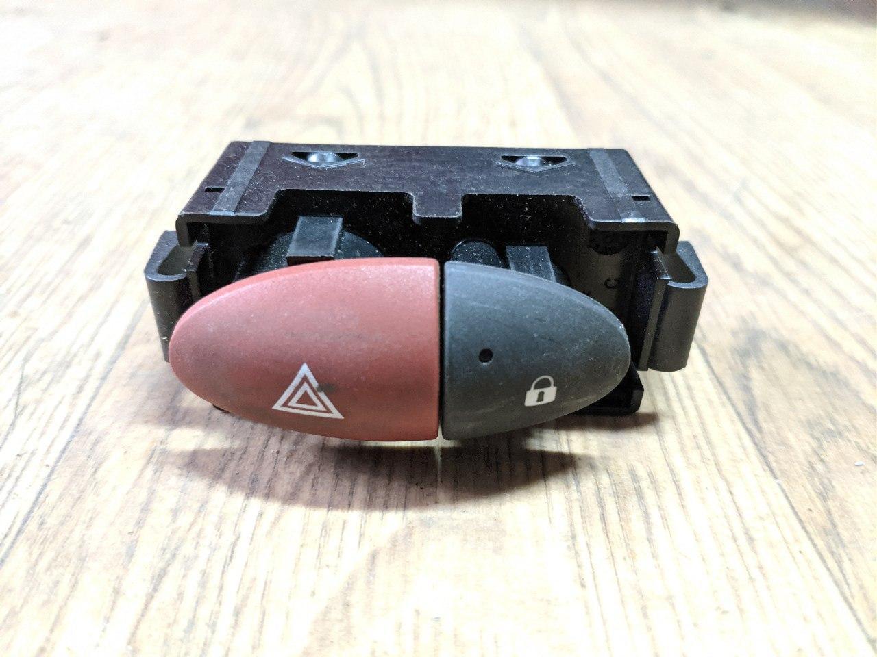 Кнопка аварійної зупинки Renault Master, Opel Movano 2010-, 8200214896 (Б/У), фото 1