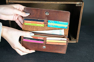 Шкіряний гаманець 12 карт, натуральна шкіра італійський Краст, колір коричневий, відтінок Вишня, фото 2