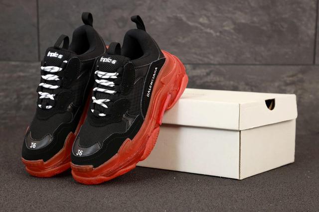 Жіночі Balenciaga Triple S чорно-червоні фото